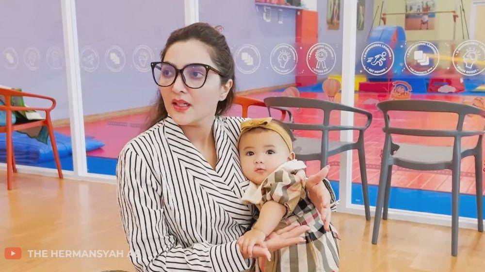 potret Azura hari pertama sekolah (youtube.com/thehermansyaha6world)
