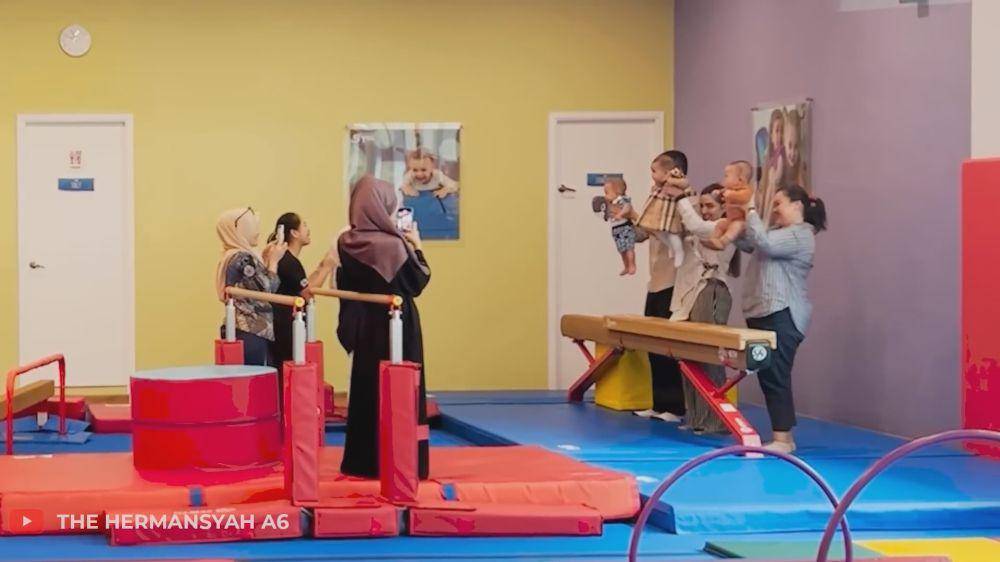 potret Azura hari pertama sekolah (youtube.com/thehermansyaha6world)