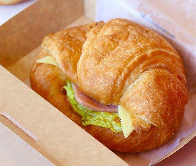 ilustrasi Croissant Cheese Dunkin' Donuts (x.com/dunkinp)