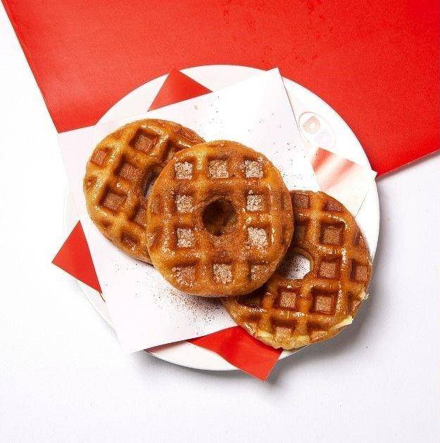 ilustrasi Doffle Dunkin' Donuts (coconuts.co)