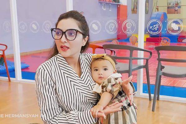 potret Azura hari pertama sekolah (youtube.com/thehermansyaha6world)