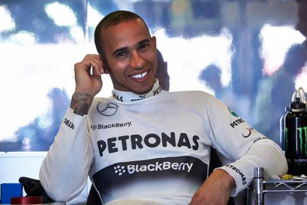 Lewis Hamilton saat bergabung dengan tim Mercedes (mercedesamgf1.com)