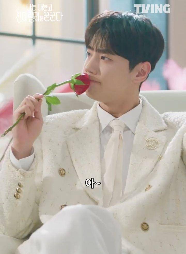 Lee Jun Young di drama Dreaming of Cinde Fxxxing Rella (instagram.com/tving.official)