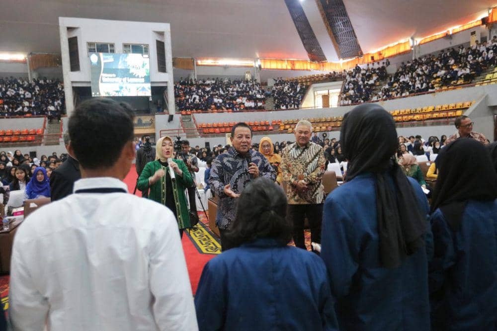 Penyerahan simbolis sertifikat lahan 150 Ha dari Pemprov Lampung ke Unila. (Dok. Pemprov Lampung).