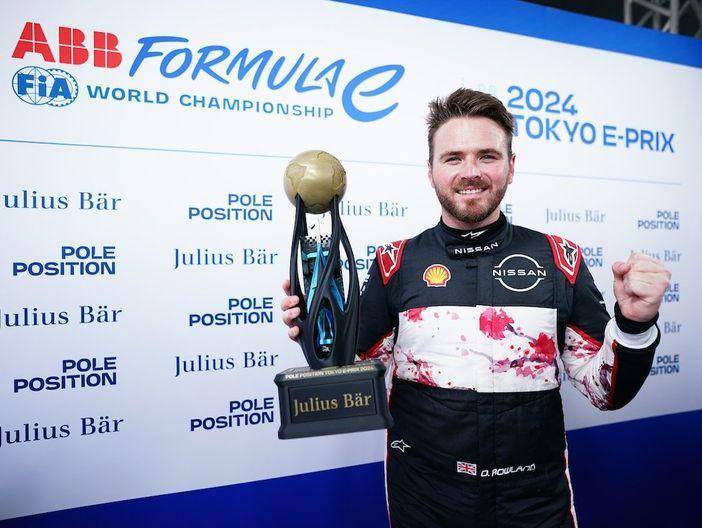Oliver Rowland meraih pole position di sesi kualifikasi E-Prix Tokyo 2024. (fiaformulae.com)