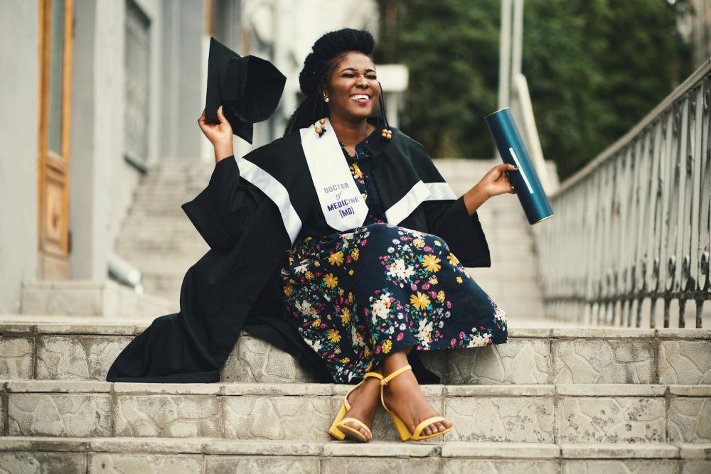 5 Tips Memakai Heels untuk Wisuda, Nyaman Hingga Acara Selesai
