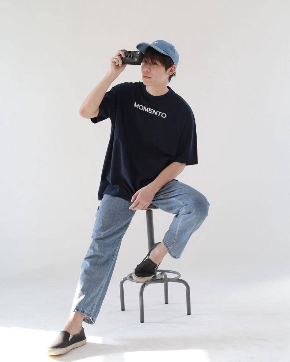 outfit kasual ala Kanaphan Puitrakul (instagram.com/first.kp)