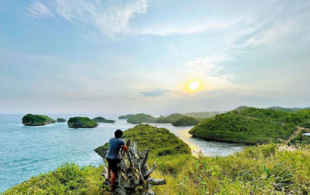 Pantai Kasap Pacitan (instagram.com/yantotsj)