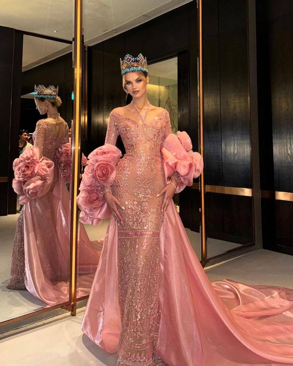Potret Kompilasi Kunjungan Krystyna Pyszkova, Miss World ke-71 ke Indonesia (Instagram.com/missworld)