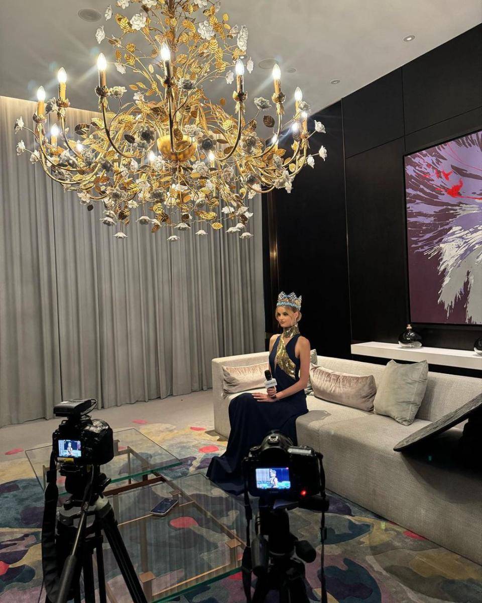 Potret Kompilasi Kunjungan Krystyna Pyszkova, Miss World ke-71 ke Indonesia (Instagram.com/missworld)