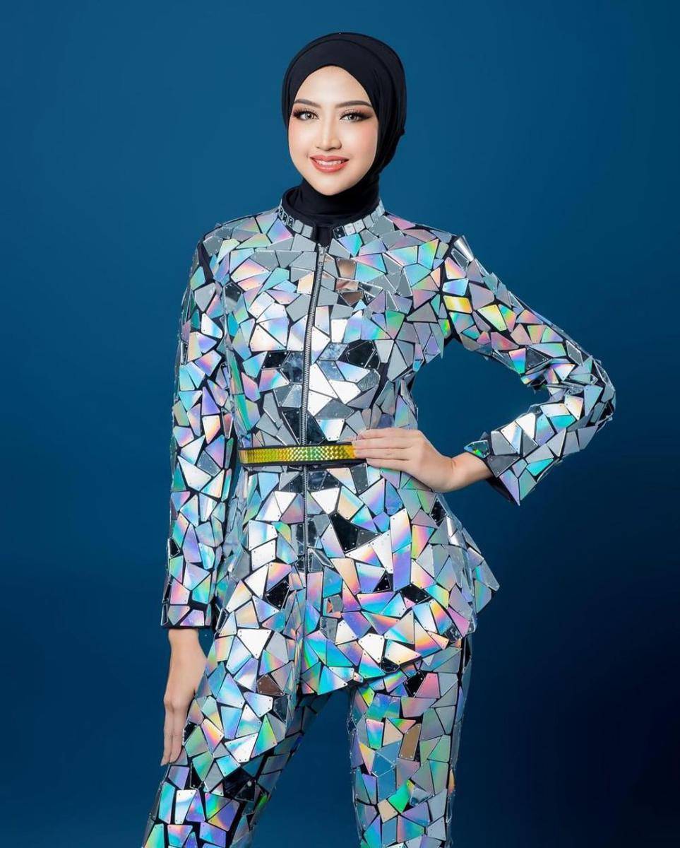 Photshoot Top 20 Miss Mega Bintang Indonesia 2024 dalam Opening Dress (instagram.com/bunda.latinas)