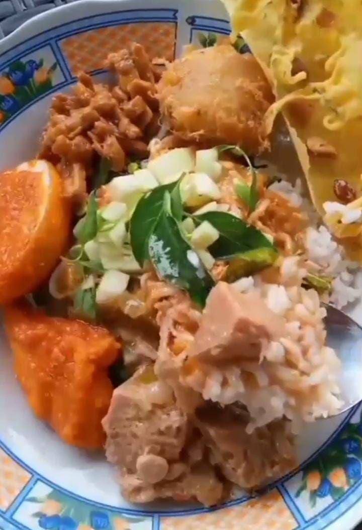 Sego Pecel Khas Ponorogo (Instagram/kulinercekjembere)