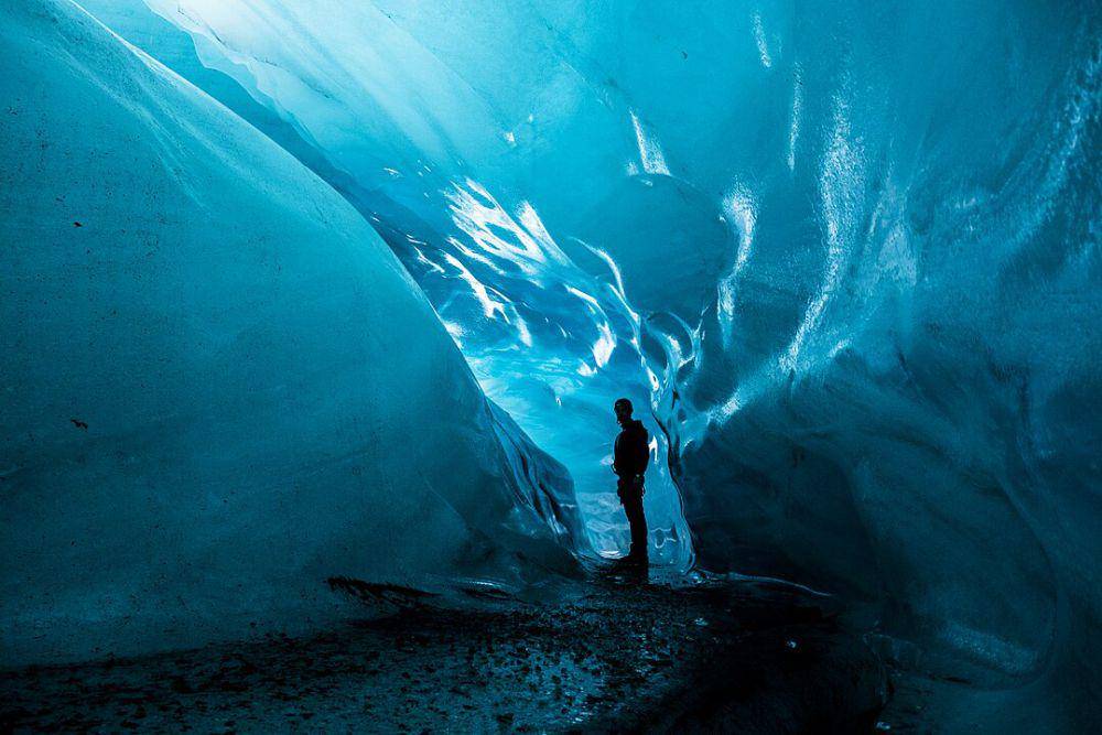 ilustrasi gua es Vatnajökull, Islandia (Wikimedia Commons/Davide Cantelli)