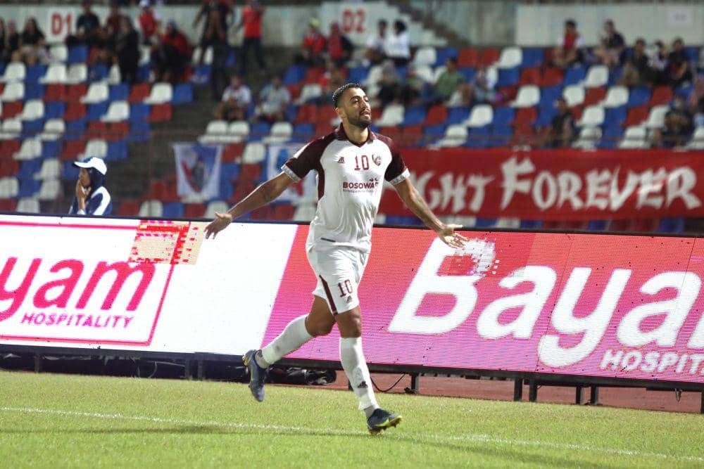 Aksi pemain PSM Makassar, Yuran Fernandes, dalam laga matchday keenam Grup H AFC Cup 2023/24 kontra Sabah FC di Stadion Likas Kinabalu Malaysia, 14 Desember 2023. (Dok. Asian Football Confederation (AFC))