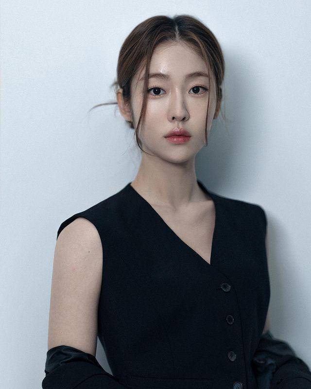potret Song Ji Woo (instagram.com/zwu1215)