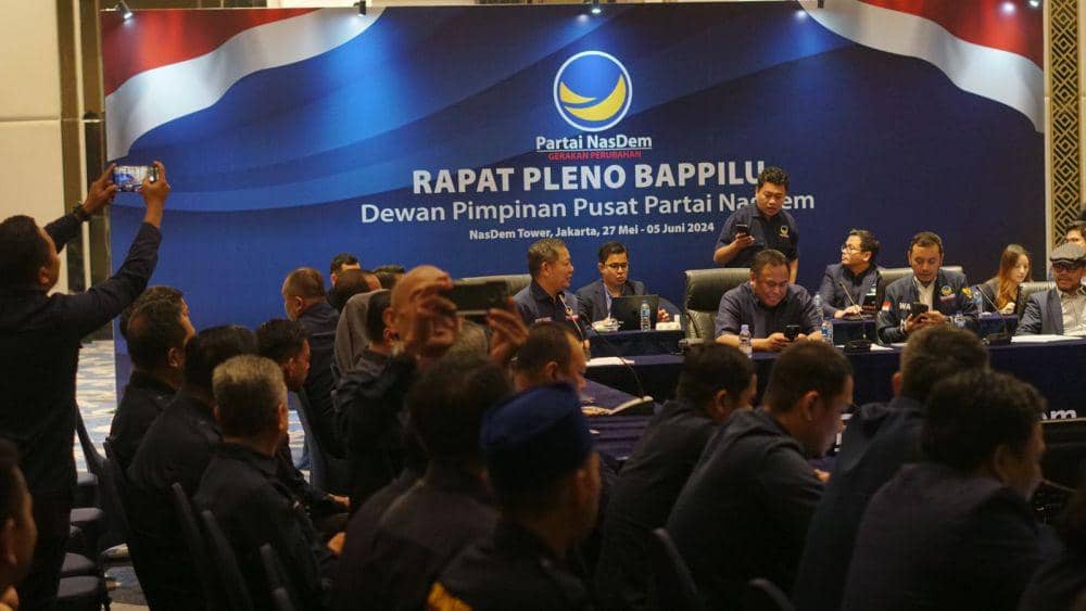 Dewan Pimpinan Pusat (DPP) Partai NasDem memberikan surat rekomendasi bakal calon kepala daerah untuk 16 kabupatenkota di Sulawesi Selatan, Sabtu (1/6/2024)/Istimewa