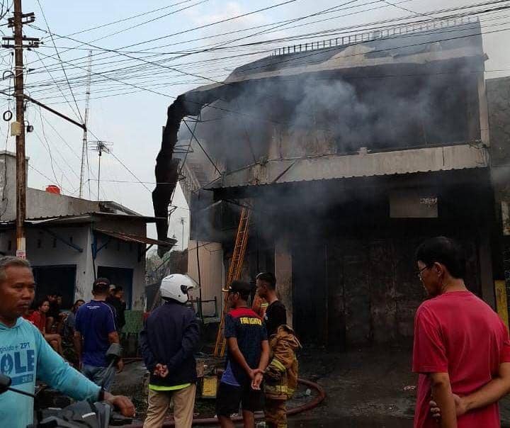 Toko sparepart 2 lantai di Kelurahan Mangge, Kecamatan Barat, Kabupaten Magetan ludes terbakar. IDN Times/ Istimewa.