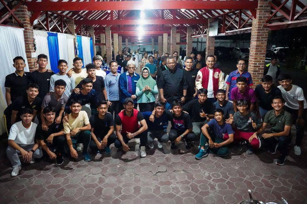 Wali Kota Pematangsiantar Susanti Dewayani saat menjamu skuat sepak bola PON Sumut (dok.istimewa)