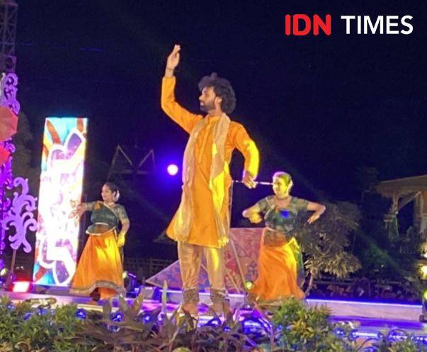 Penampilan berbagai tarian pada acara Gerakan Melayu Serumpun di Istana Maimun Medan (IDN Times/Indah Permata Sari)
