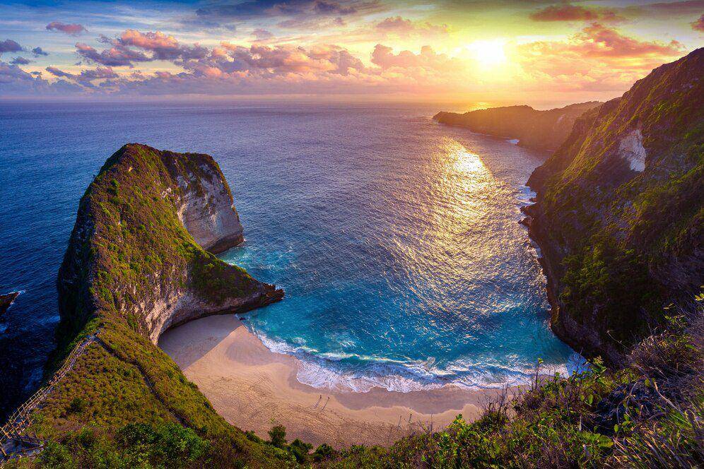 Pantai Kelingking, Bali (freepik.com/@tawatchai07)