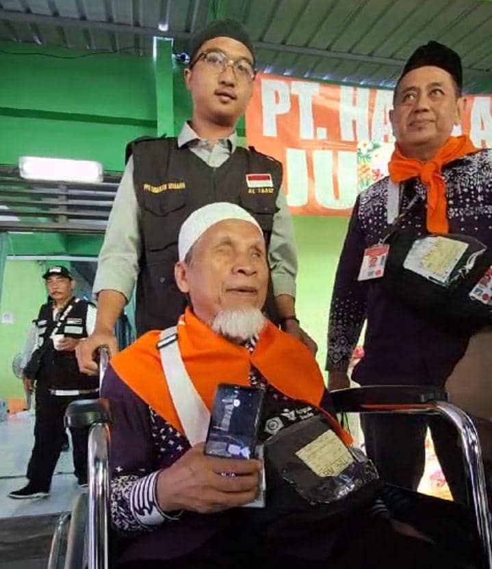 Kasiyo, Tukang Pijat Tuna Netra Naik Haji dari Embarkasi Surabaya
