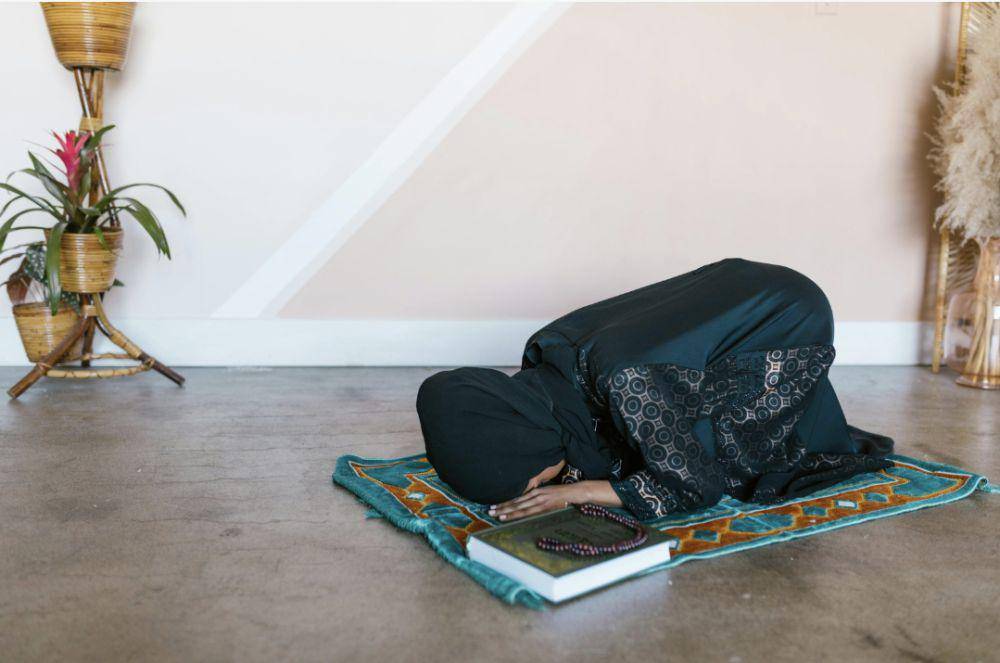 Ilustrasi sholat (Pexels.com/RDNE Stock project)