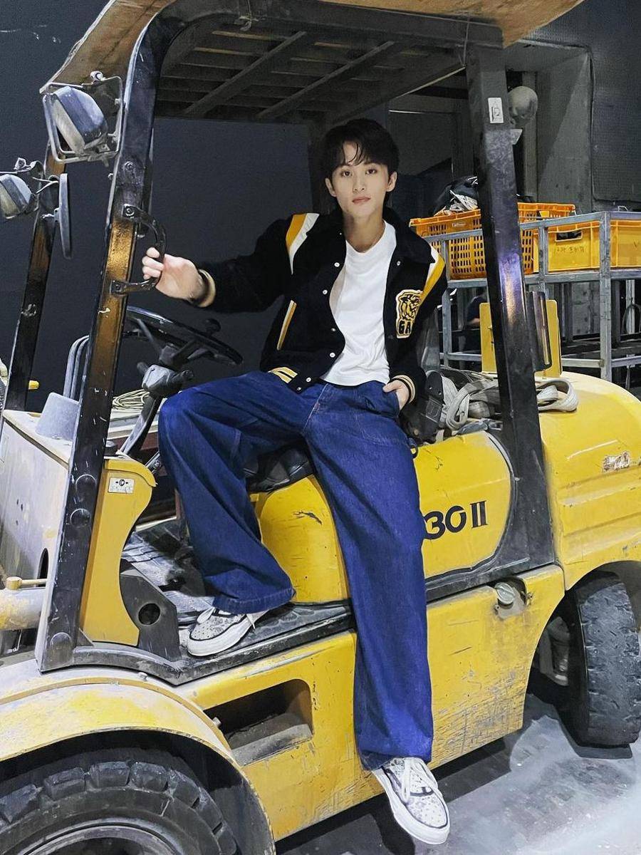 potret Mark NCT (instagram.com/onyourm__ark)