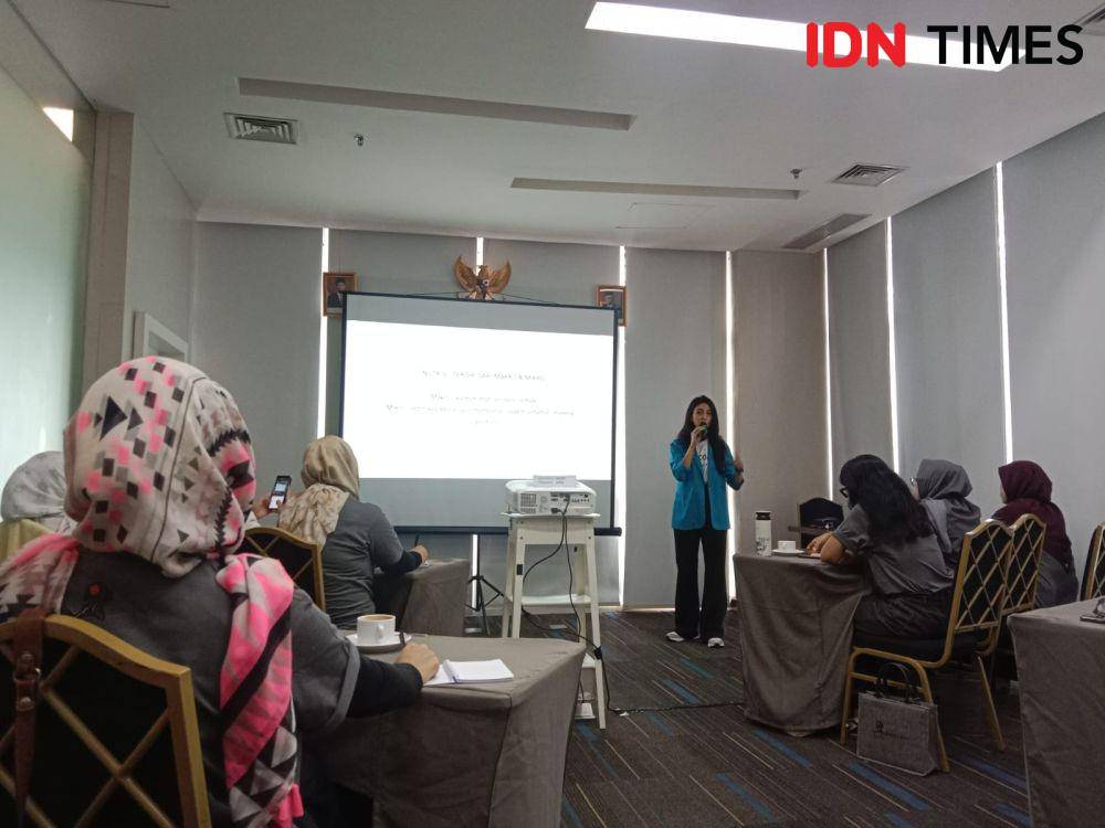 Indira Soediro dalam workshop JeLiTa Academy Batch 1 Volume 1, Sabtu (1/6/2024) di Hotel All Seasons, Thamrin, Jakarta. (IDN Times/Febriyanti Revitasari)