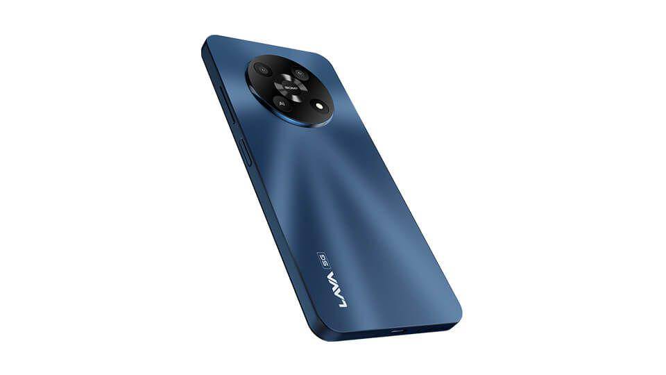 Desain tampak belakang dan sentuhan finishing matte pada smartphone Lava Yuva 5G (lavamobiles.com)