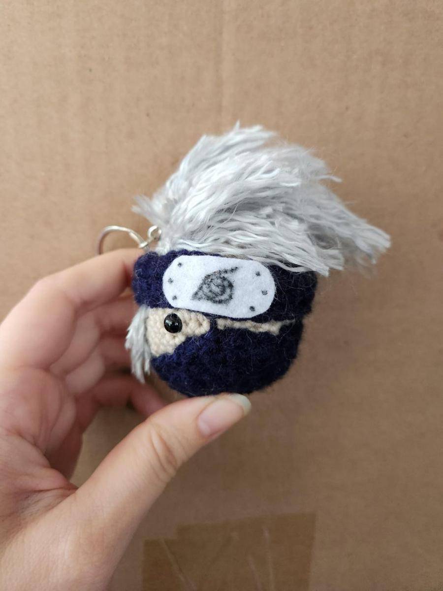 potret rajutan tangan bertema Kakashi (reddit.com/user/shinigamink)