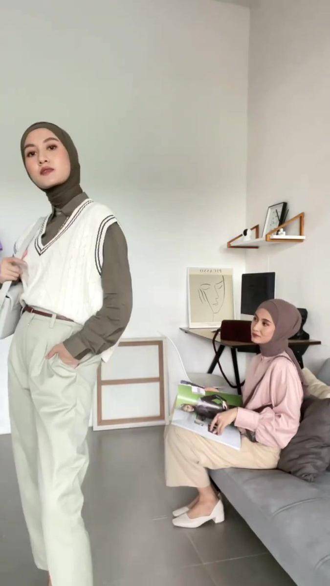ide styling vest putih ala Inas Rana (instagram.com/inasrana)