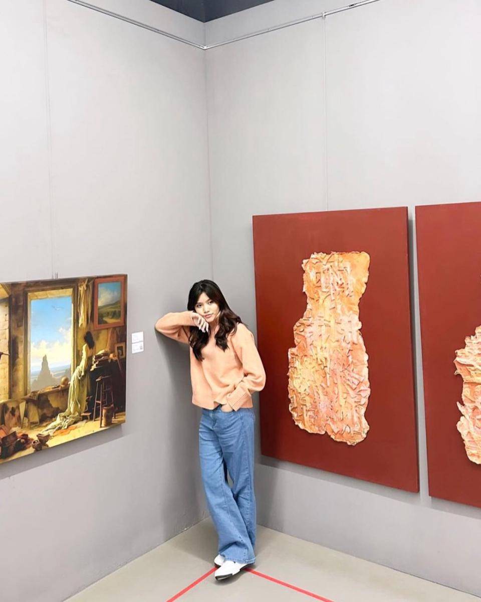 padu padan outfit minimalis ala Sridevi (instagram.com/da5_sridevi03)