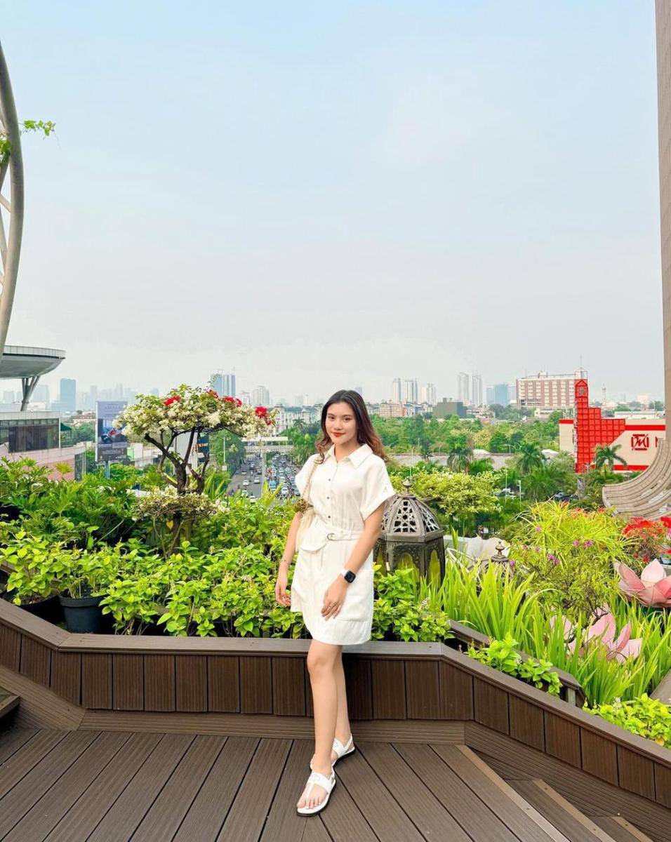 padu padan outfit minimalis ala Sridevi (instagram.com/da5_sridevi03)