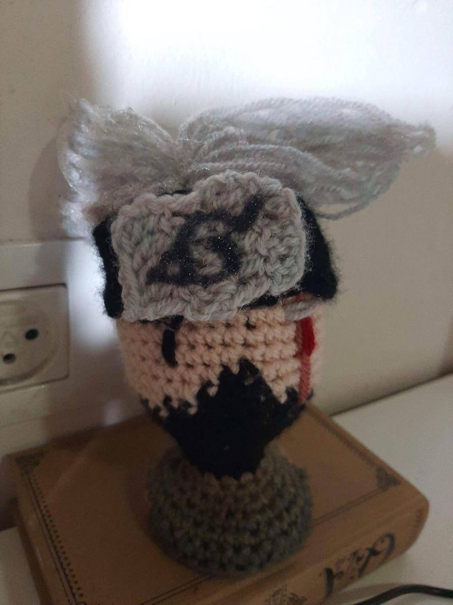 potret rajutan tangan bertema Kakashi (reddit.com/r/Naruto)