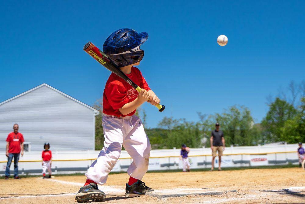 ilustrasi anak bermain baseball (pixabay.com/jatocreate)