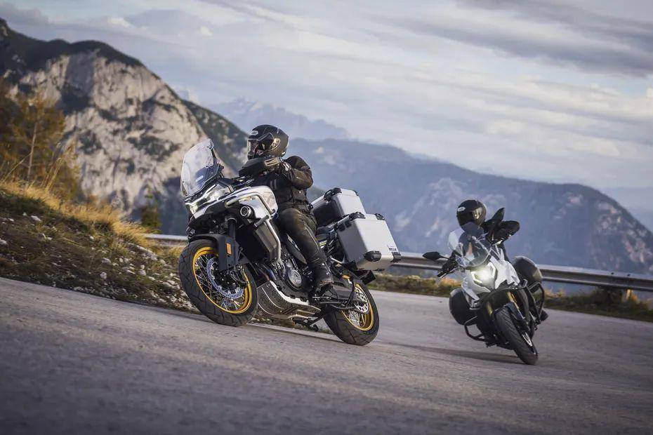ilustrasi berkendara dengan motor CFMoto (dok. CFMoto Motorcycle)