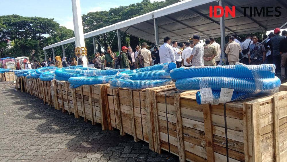 Bantuan pompa dari Kementerian Pertanian. (IDN Times/Asrhawi Muin)