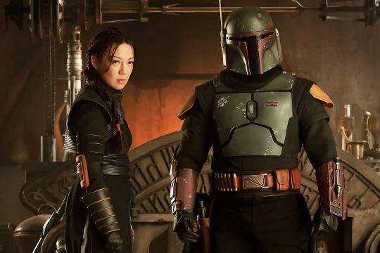 Ming Na Wen dan Temuera Morrison dalam serial The Book of Boba Fett (dok. Disney+/The Book of Boba Fett)