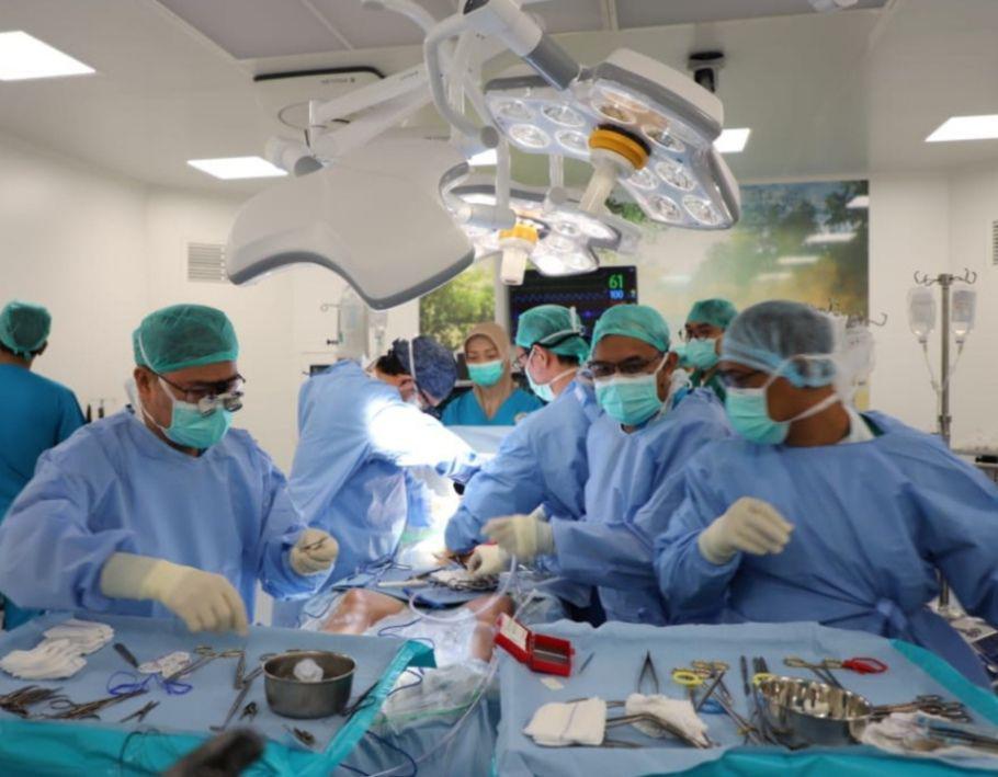 Operasi bedah jantung terbuka (CABG) ketiga dilakukan RSUD Abdul Moeloek. (Dok. Pemprov Lampung).