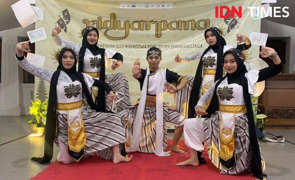 Semangat kolaburasi para mahasiswa uin saizu dalam vidyarpana 2024.(IDN TImes/Safrudin Aziz)