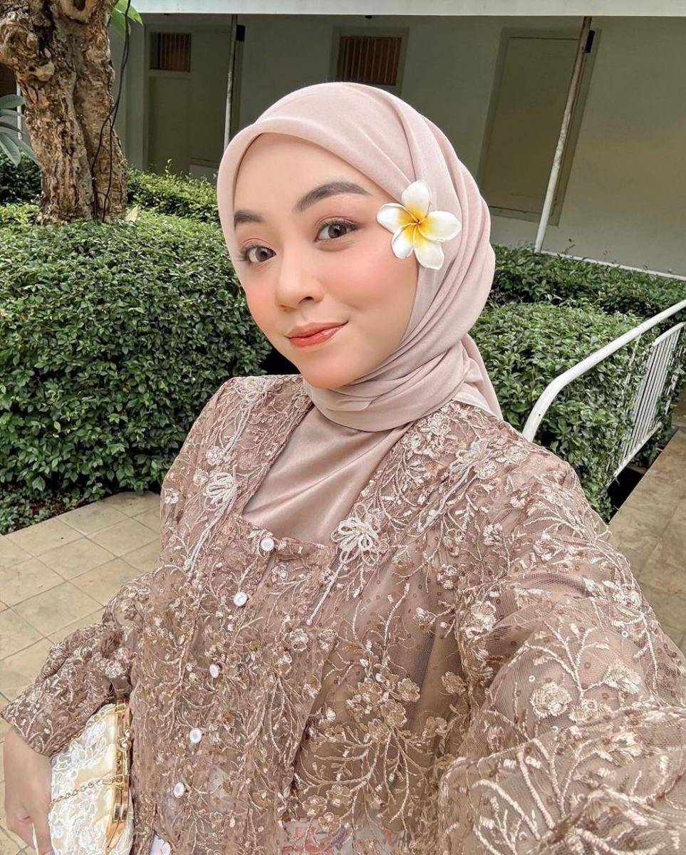 inspirasi peach makeup look ala Meirani Amalia (instagram.com/meiraniap)