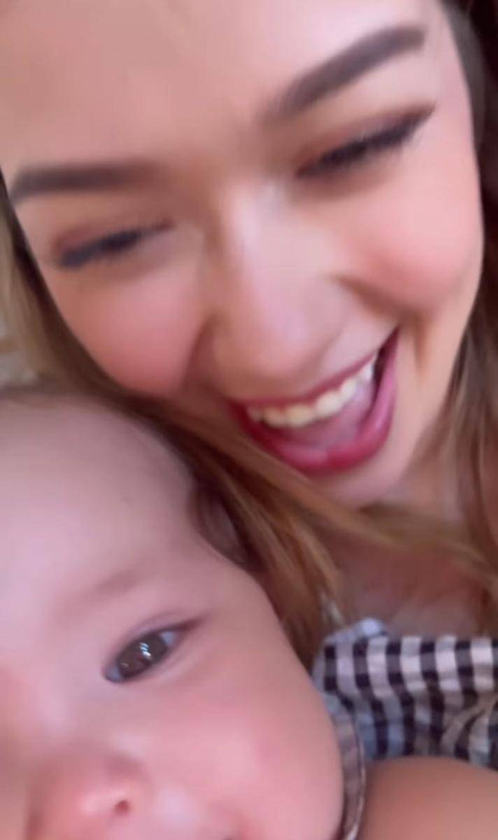 Rebecca Klopper dan Kamari (instagram.com/rklopper)