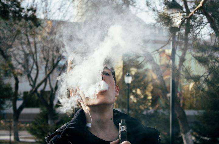 ilustrasi vaping (pexels.com/Ruslan Alekso)