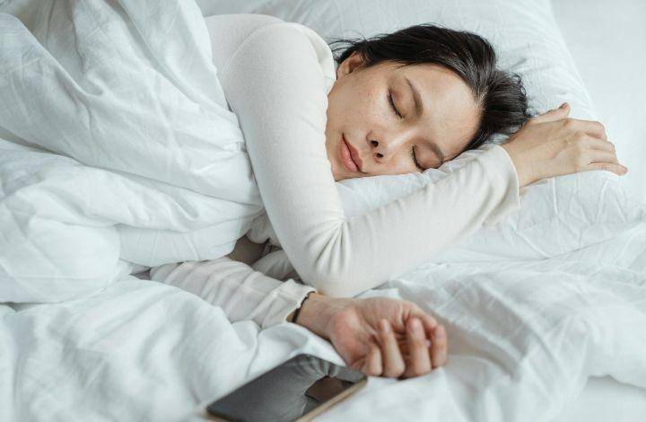 ilustrasi tidur (pexels.com/Ketut Subiyanto)