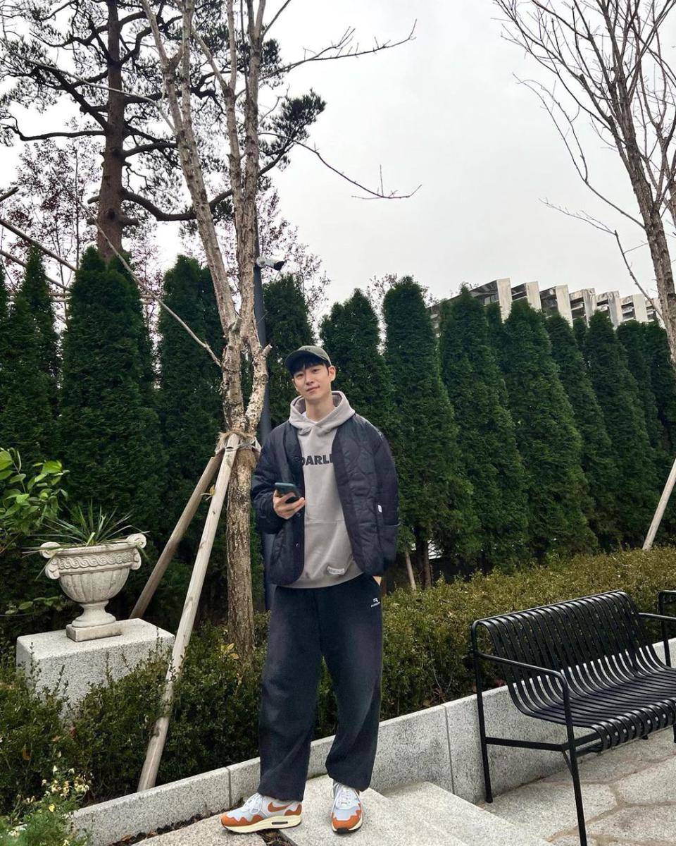 potret Lee Je Hoon (instagram.com/leejehoon_official/)