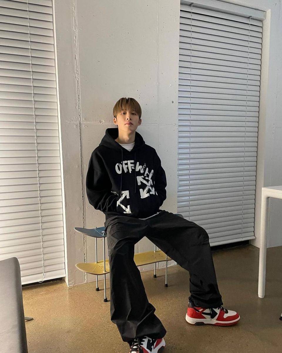 outfit traveling ala Kim Hanbin (instagram.com/shxxbi131)