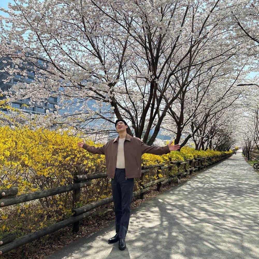 potret Lee Je Hoon (instagram.com/leejehoon_official/)