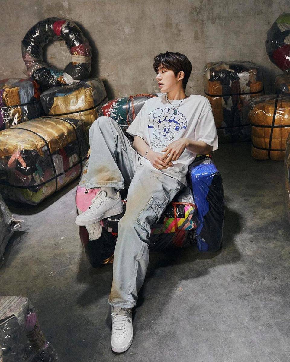 outfit traveling ala Kim Hanbin (instagram.com/shxxbi131)