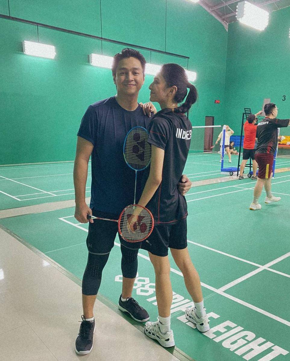 potret Mikha Tambayong dan Deva Mahenra main badminton (instagram.com/miktambayong)