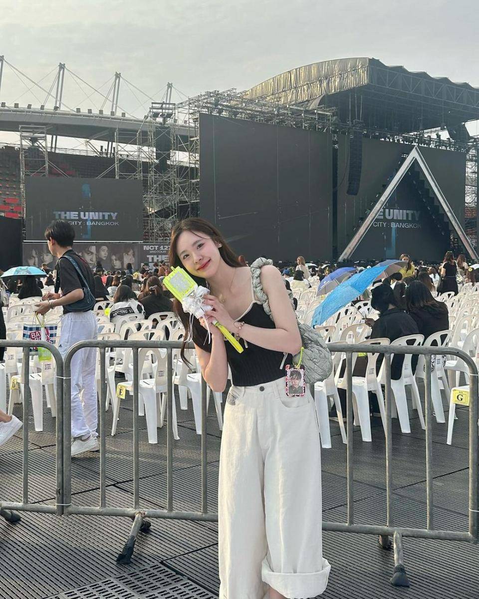 ide outfit nonton konser ala June Wanwimol (instagram.com/junewanwimol19)